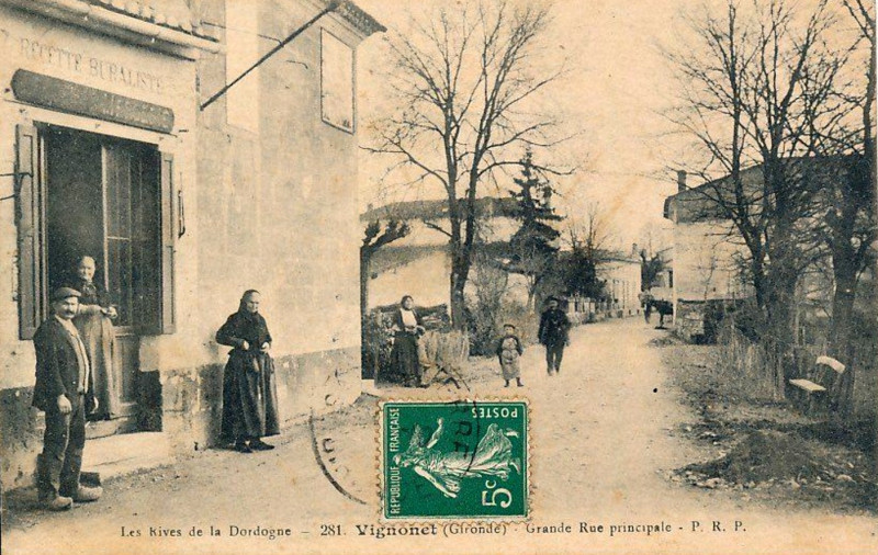 Carte postale ancienne Vignonet - rue principale 2