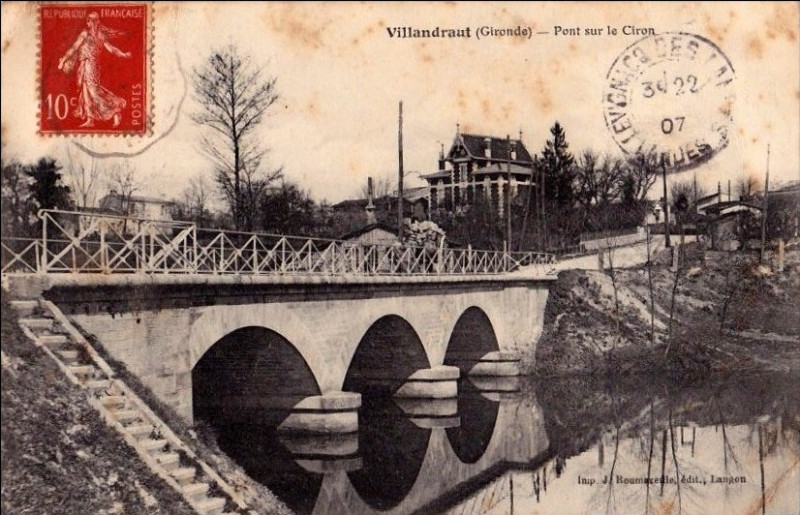 Carte postale ancienne Villandraut - pont sur le Ciron 2