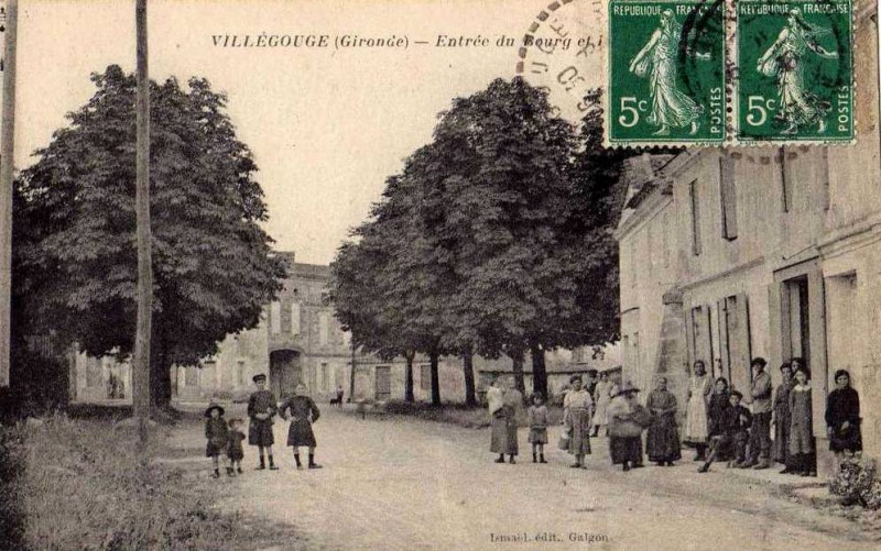 Carte postale ancienne Villegouge - bourg 1