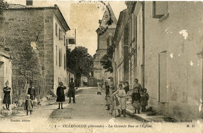 Carte postale ancienne Villegouge - Grande rue 3