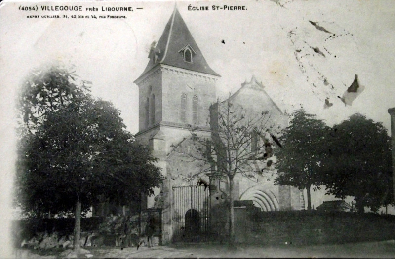 Carte postale ancienne Villegouge - église Saint-Pierre