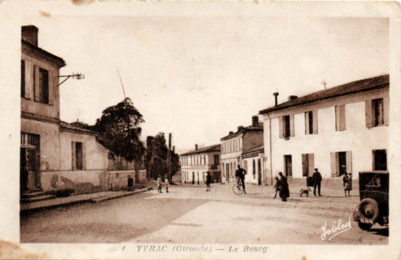 Carte postale ancienne Yvrac bourg 11