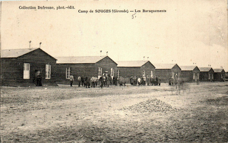 Carte postale ancienne Camp de Saint-Médard - Barraquements 2