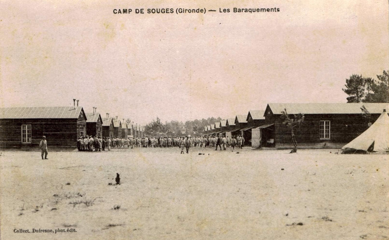 Carte postale ancienne Camp de Saint-Médard - barraquements 6