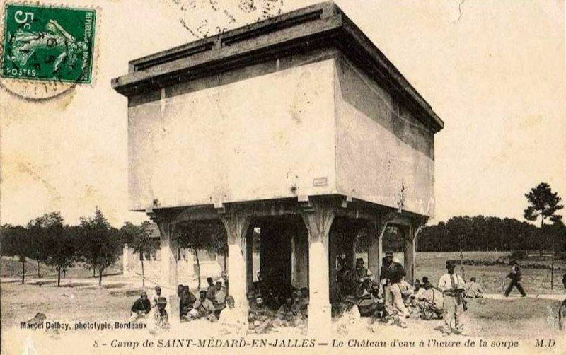 Carte postale ancienne Camp de Saint-Médard - château d'eau