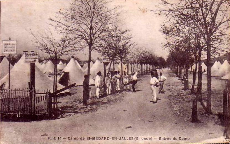 Carte postale ancienne Camp de Saint-Médard - entrée 3