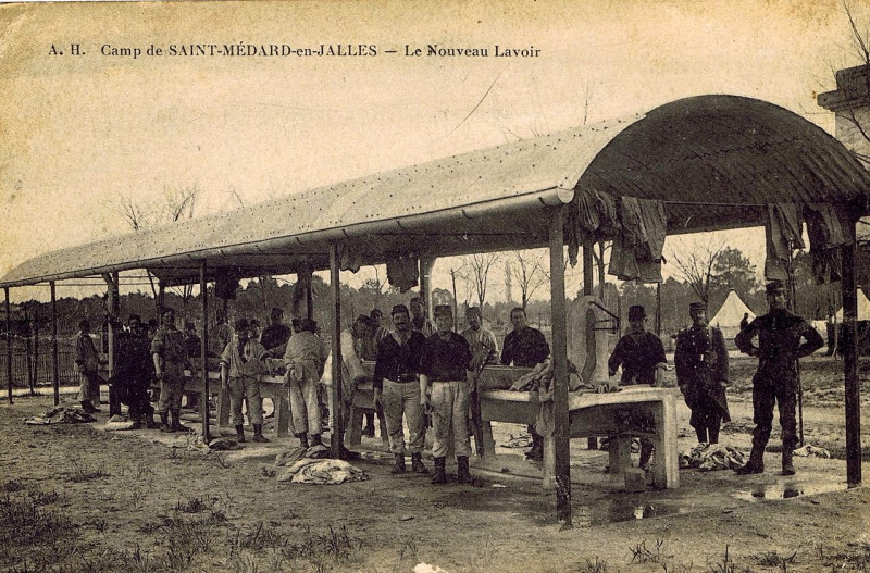 Carte postale ancienne Camp de Saint-Médard - Lavoir