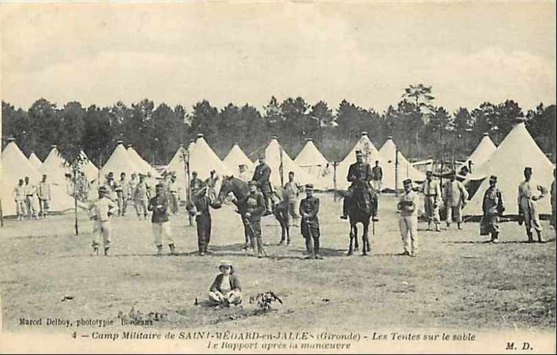 Carte postale ancienne Camp de Saint-Médard - manoeuvres