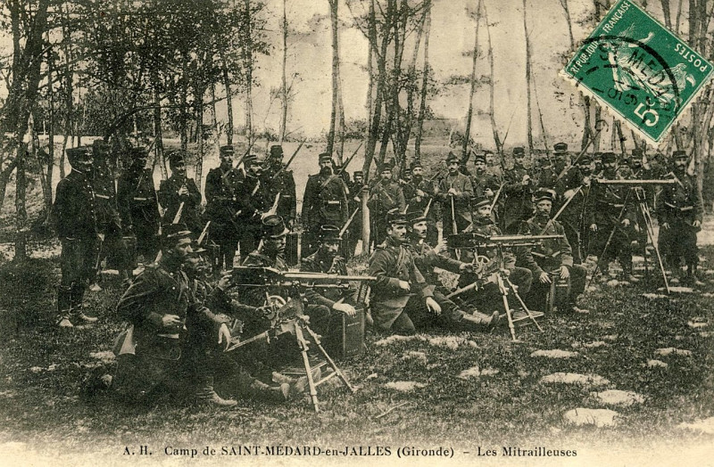 Carte postale ancienne Camp de Saint-Médard - Mitrailleuses 1