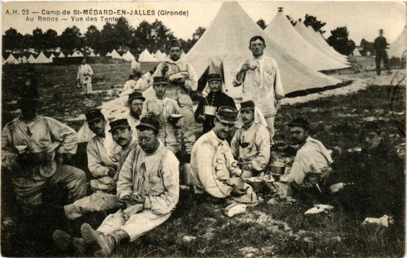 Carte postale ancienne Camp de Souge - Au repos