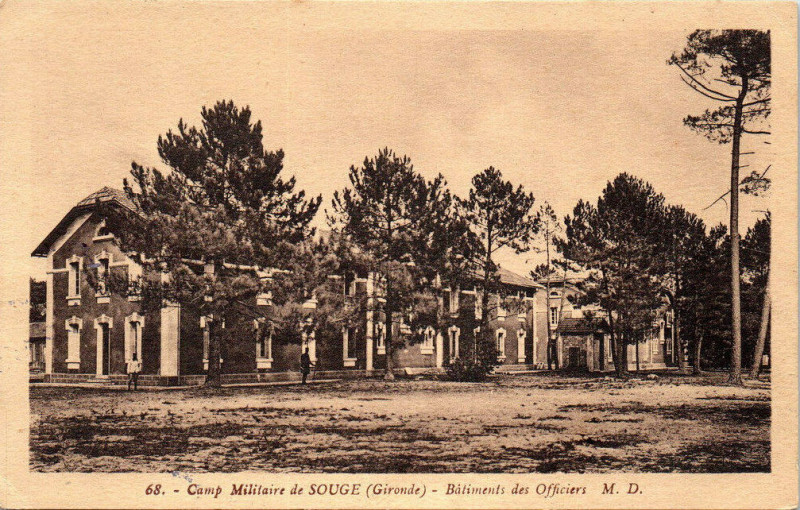 Carte postale ancienne Camp de Souge - Bâtiments des officiers