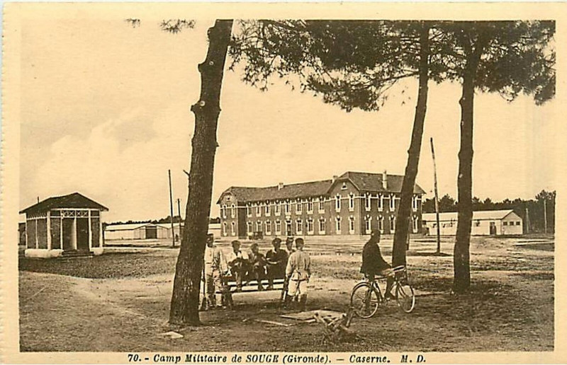 Carte postale ancienne Camp de Souge - Caserne 1