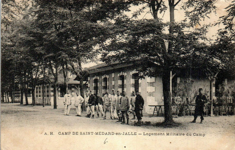 Carte postale ancienne Camp de Souge - Caserne 4
