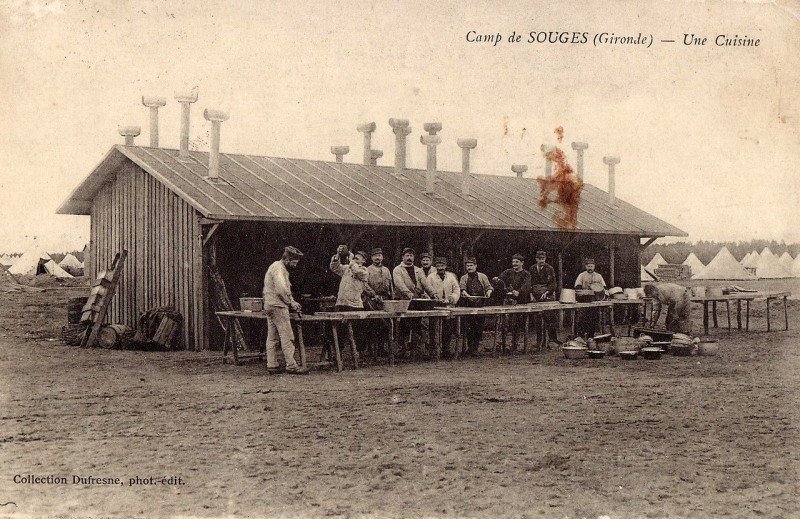 Carte postale ancienne Camp de Souge - Cuisine 1