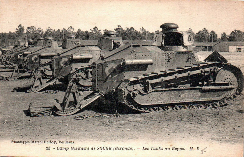 Carte postale ancienne Camp de Souge - Tanks
