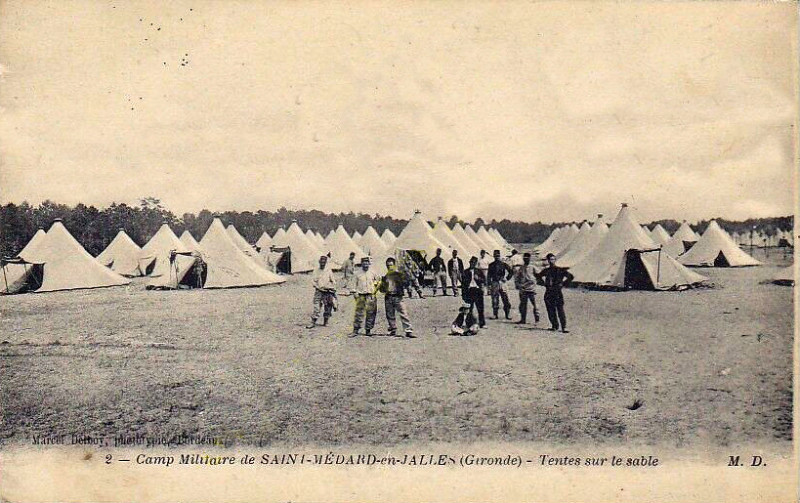 Carte postale ancienne Camp de Souge - Tentes sur la sable