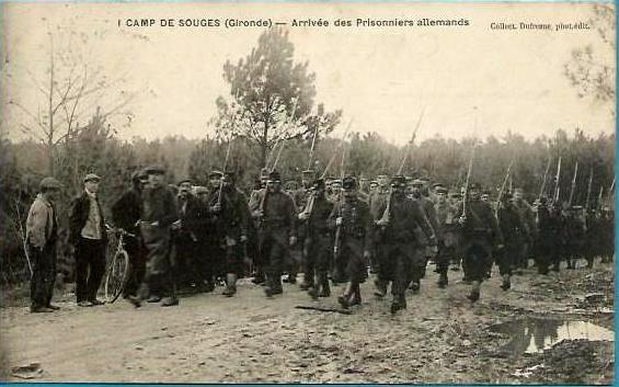 Carte postale ancienne Souges-arrivee-des-prisonniers-allemands-camp-de-souges