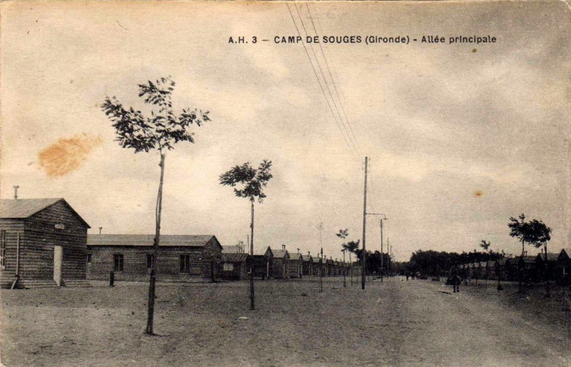 Carte postale ancienne Souges-camp-allee-principale