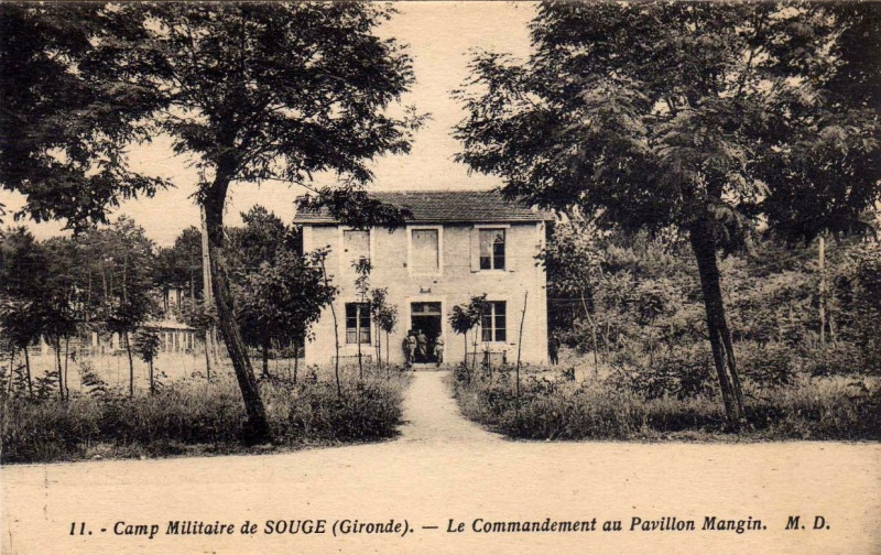 Carte postale ancienne Souges-camp-le-commandement-au-pavillon-mangin