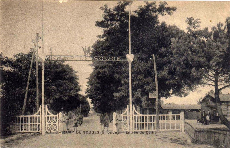 Carte postale ancienne Souges-entree-du-camp