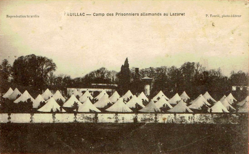 Carte postale ancienne Pauillac-Trompeloup - Prisonniers allemands Lazaret 6