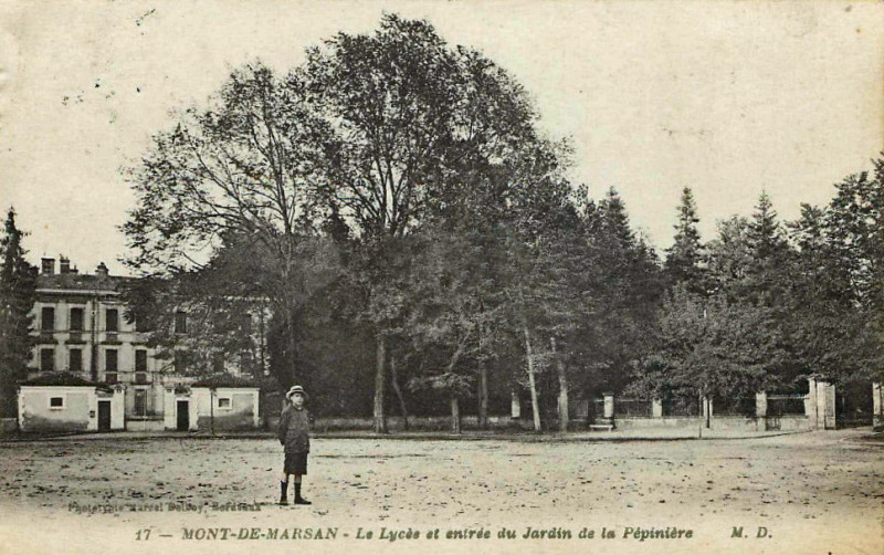 Carte postale ancienne Mont-de-Marsan - Place du Lycée 6