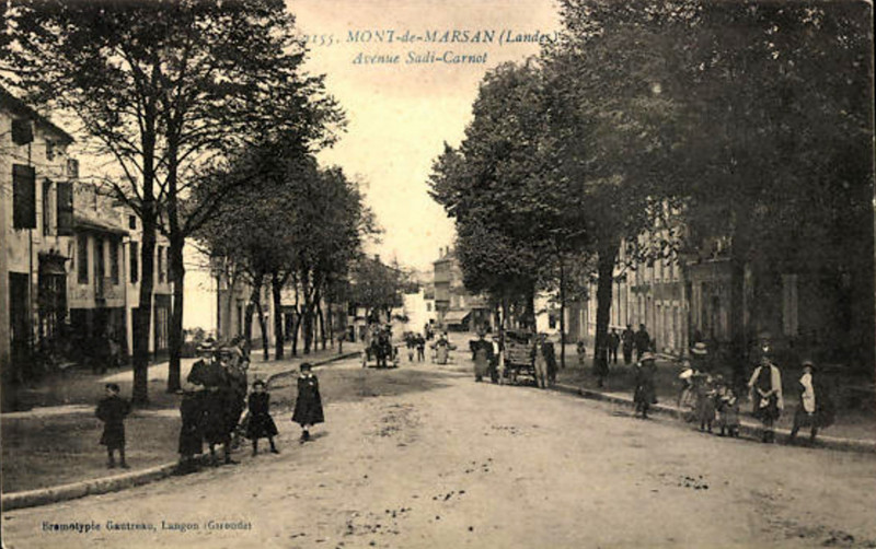 Carte postale ancienne Mont-de-Marsan - Avenue Sadi-Carnot