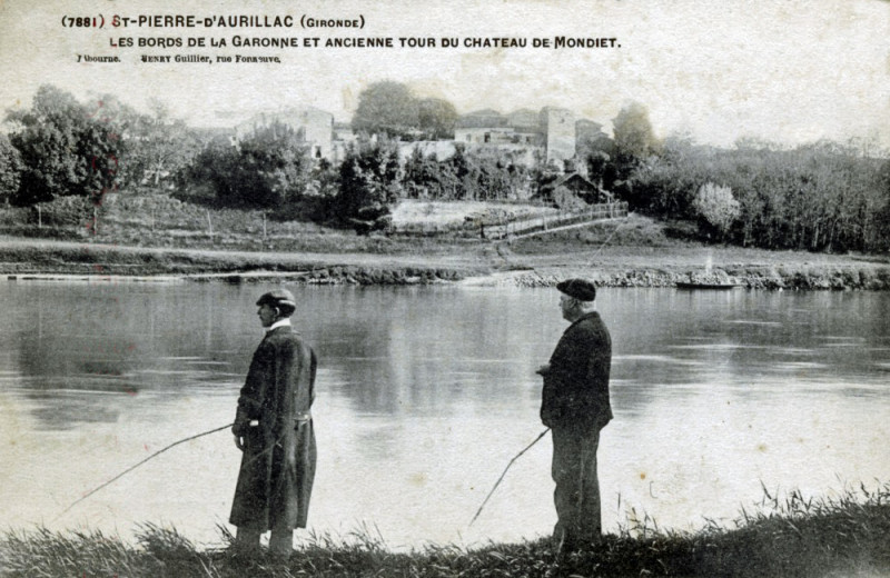 Carte postale ancienne Saint-Pierre-d'Aurillac - Bords de la Garonne 12