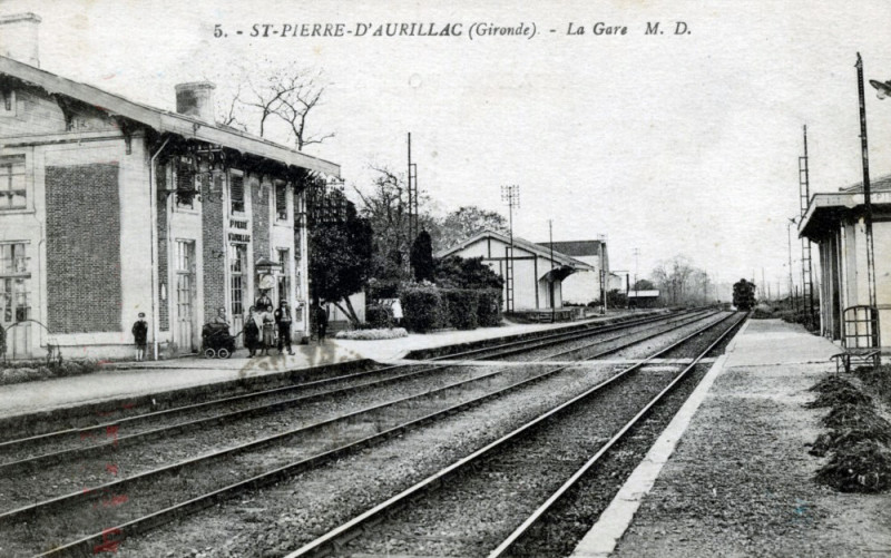 Carte postale ancienne Saint-Pierre-d'Aurillac - Gare 3