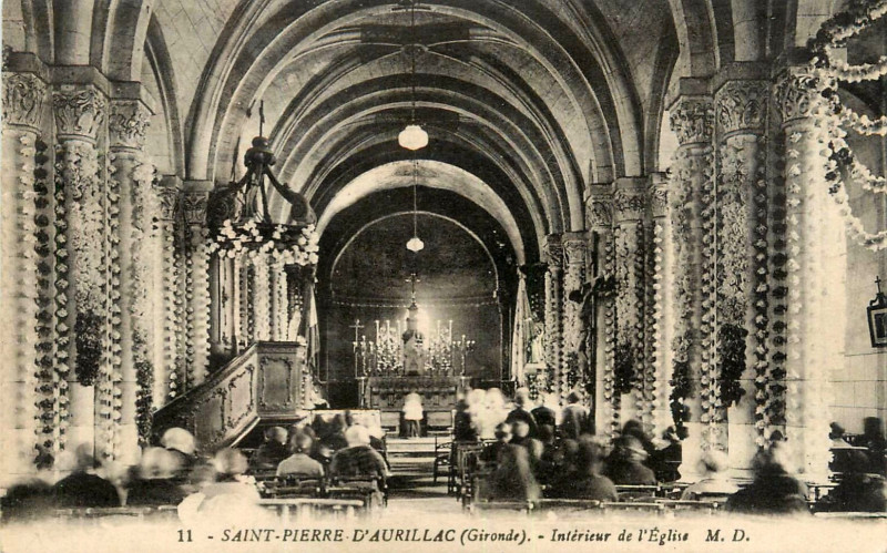Carte postale ancienne Saint-Pierre-d'Aurillac - église 8