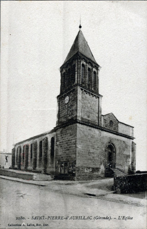 Carte postale ancienne Saint-Pierre-d'Aurillac - église 4