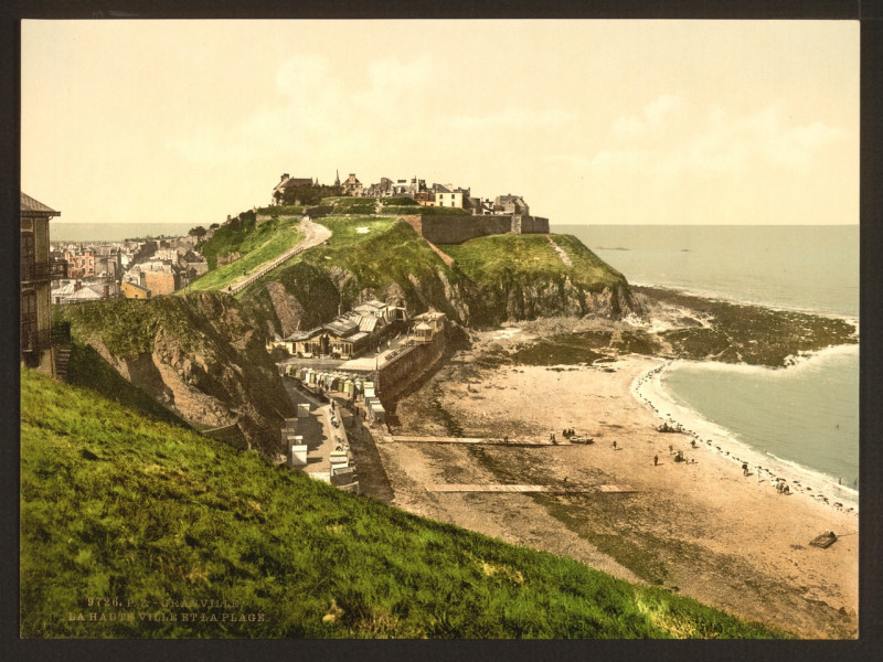Carte postale ancienne Upper town and beach, Granville, France-LCCN2001698136