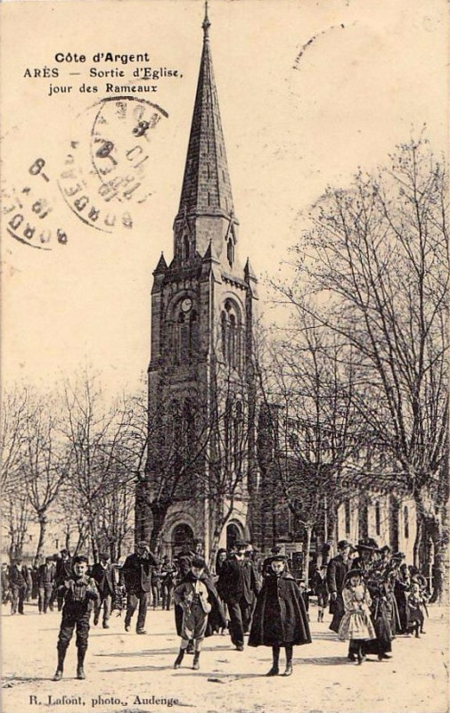 Carte postale ancienne Arès - église 2