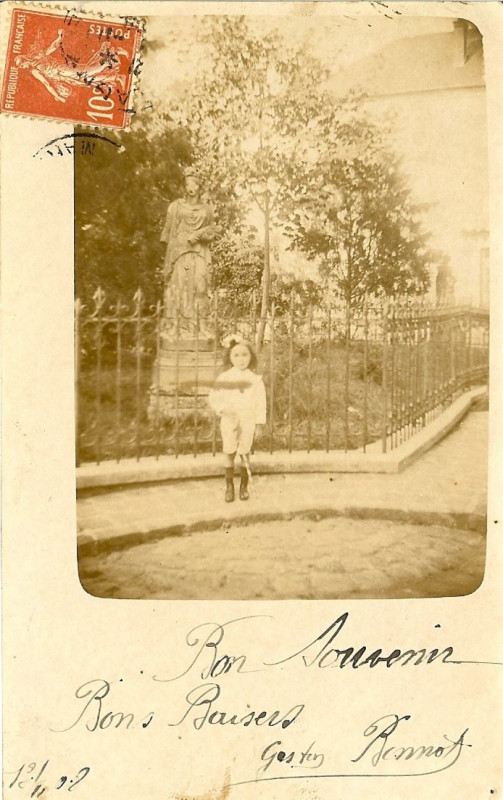 Carte postale ancienne L3178 - Lagny-sur-Marne - Statue du parc de l'Abbaye en 1908