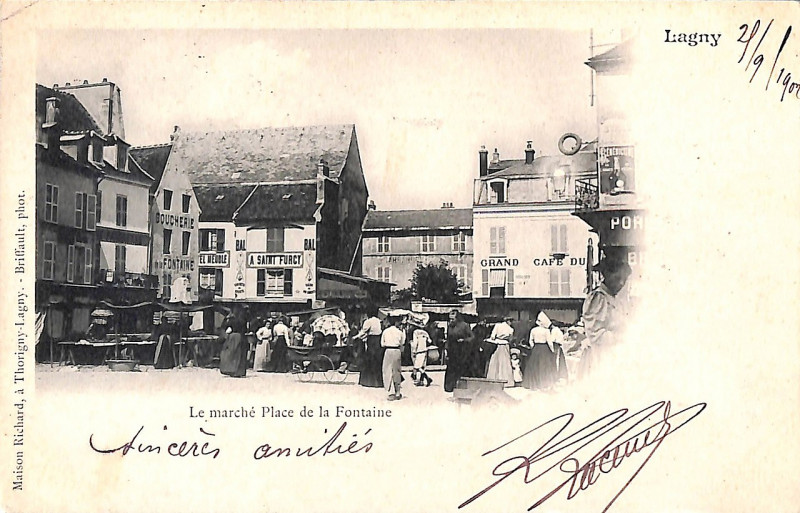 Carte postale ancienne L3193 - Lagny-sur-Marne - Place de la fontaine