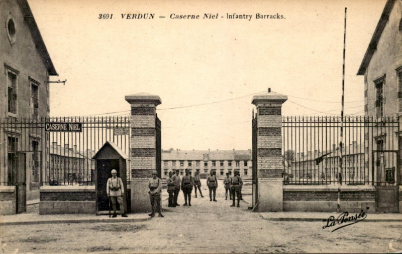 Carte postale ancienne Verdun - Caserne Niel - Entrée 4 à Verdun