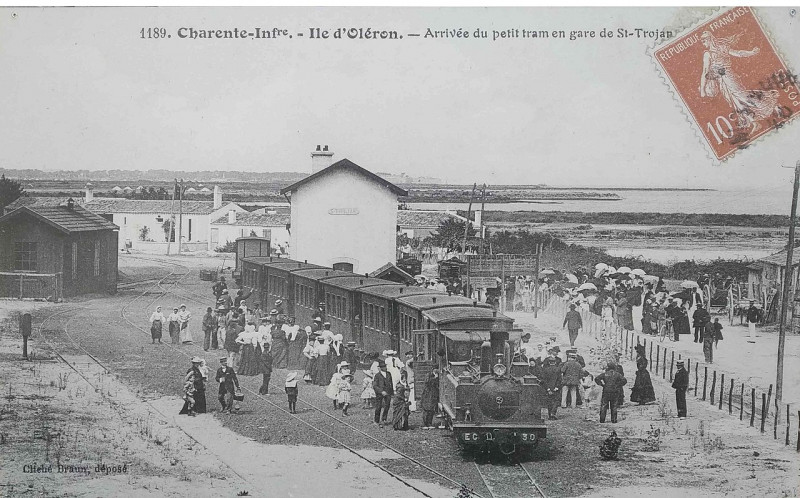 Carte postale ancienne Arrivée du train en gare de Saint-Trojan-les-Bains
