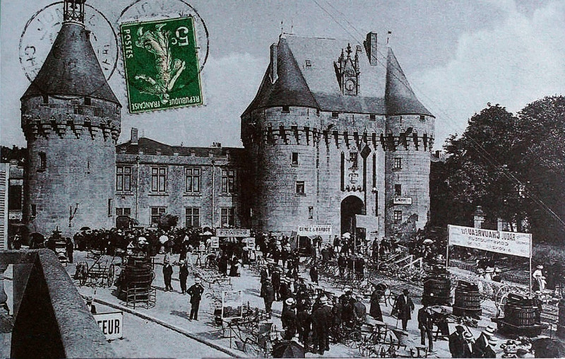 Carte postale ancienne JonSaC chateau 1003969