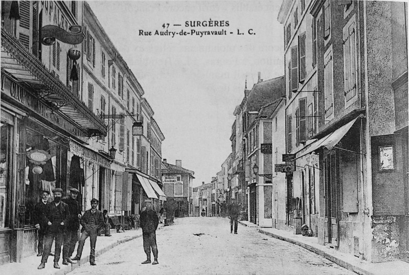 Carte postale ancienne Surgeres 1004062