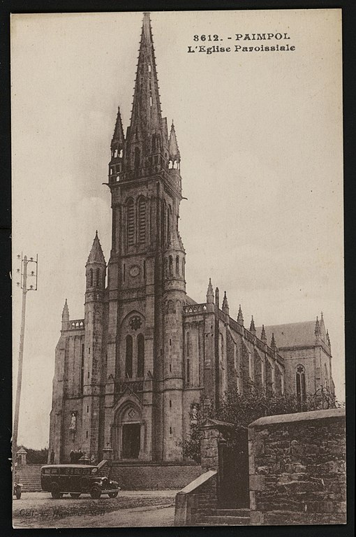 Carte postale ancienne Paimpol - Eglise paroissiale à Paimpol