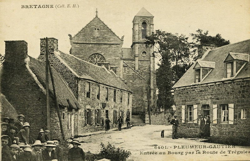 Carte postale ancienne Pleumeur-Gautier - Entrée au bourg par la route de Tréguier à Pleumeur-Gautier