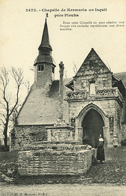 Carte postale ancienne Plouha - Chapelle de Kermaria an Isquit à Plouha