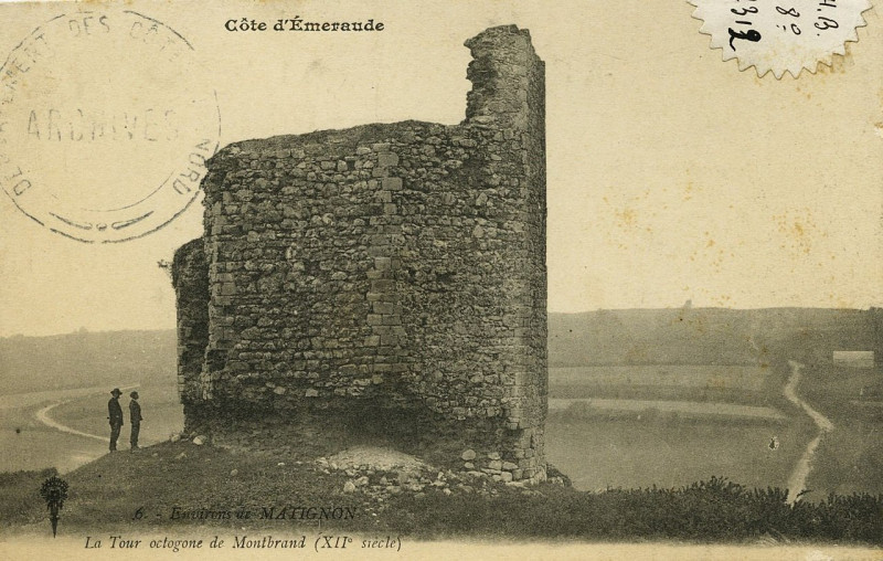 Carte postale ancienne Pléboulle - Tour octogone de Montbrand à Pléboulle