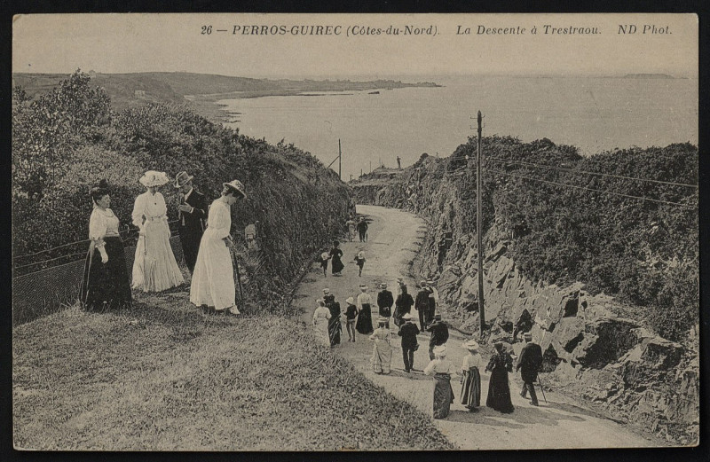 Carte postale ancienne Perros-Guirec - Descente à Trestraou à Perros-Guirec
