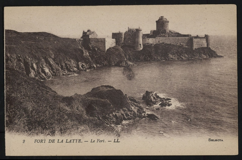Carte postale ancienne Cap Fréhel - Fort de La Latte - Fort à Plévenon