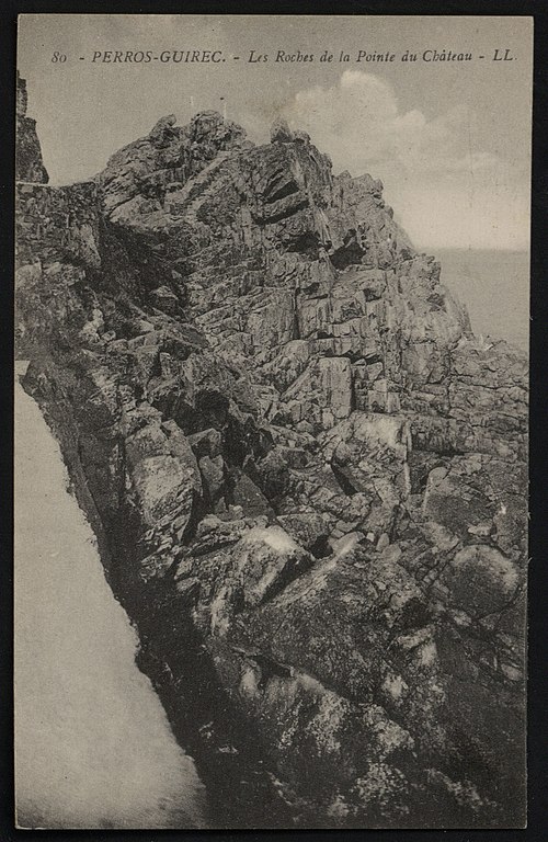 Carte postale ancienne Perros-Guirec - Les Roches de la Pointe du Château à Perros-Guirec