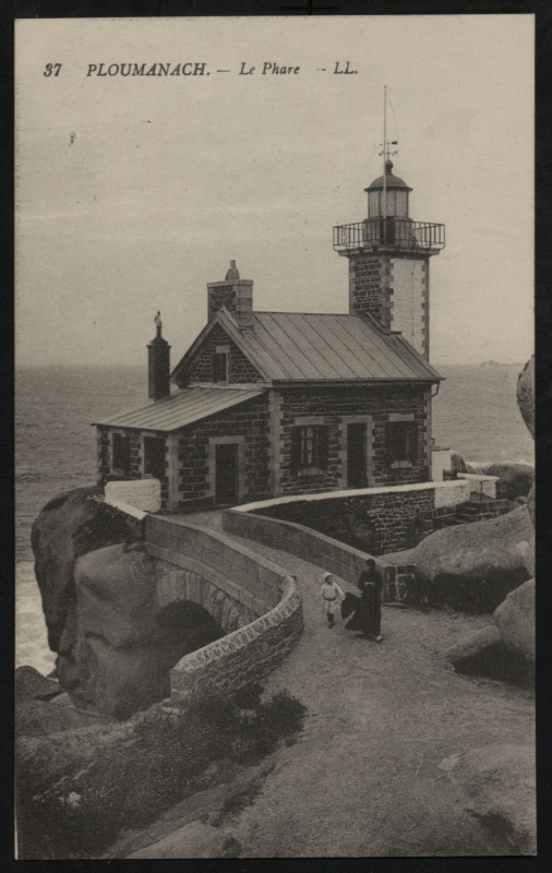 Carte postale ancienne Ploumanach - Le Phare à Perros-Guirec