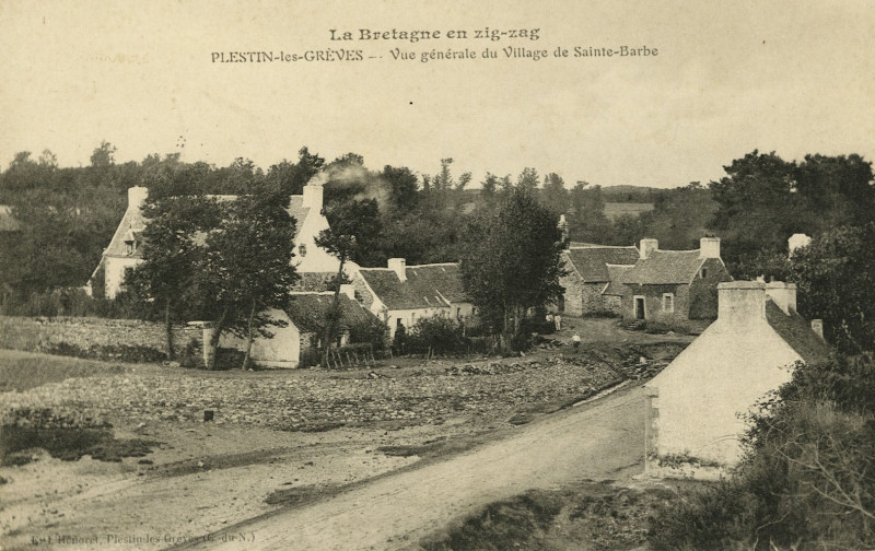 Carte postale ancienne Plestin-les-Grèves - Vue générale du village de Sainte-Barbe à Plestin-les-Grèves