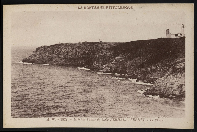 Carte postale ancienne Cap Fréhel - Extrême pointe du Cap Fréhel et phare à Plévenon