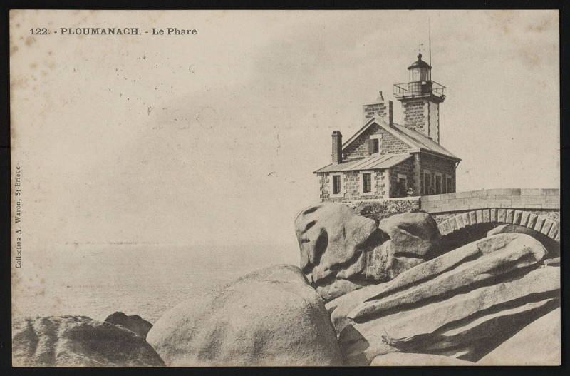 Carte postale ancienne Perros-Guirec - Phare à Perros-Guirec